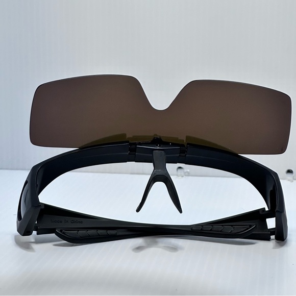 Bell + Howell Flip Up Sunglasses Polarized Fit Over Rx Glasses No Glare EUC - Picture 2 of 7